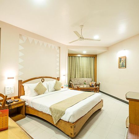 Hotel Mayura Rāipur Kültér fotó