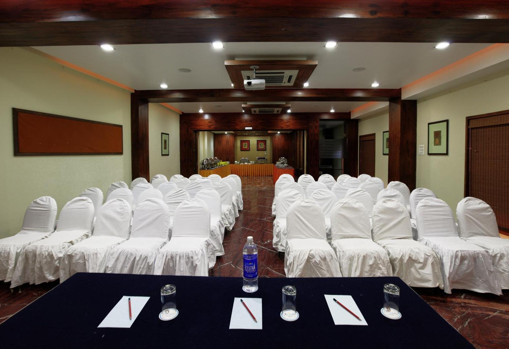 Hotel Mayura Rāipur Kültér fotó