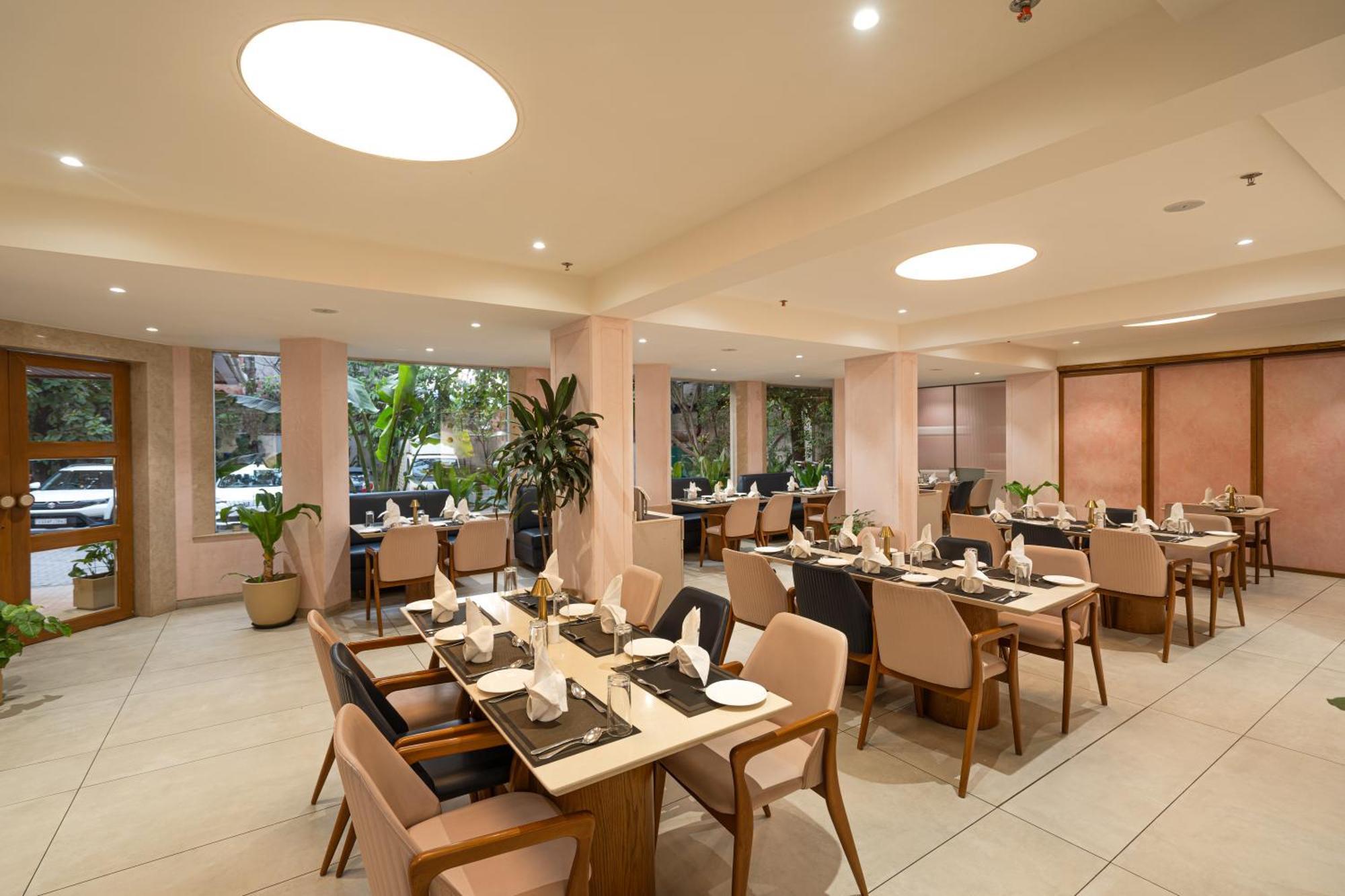 Hotel Mayura Rāipur Kültér fotó