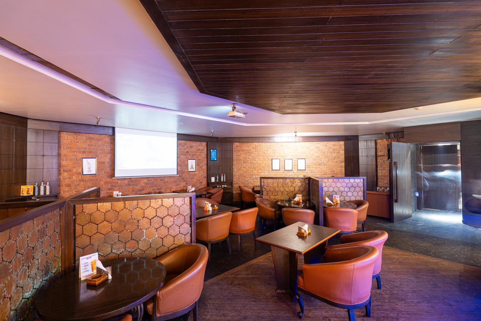 Hotel Mayura Rāipur Kültér fotó