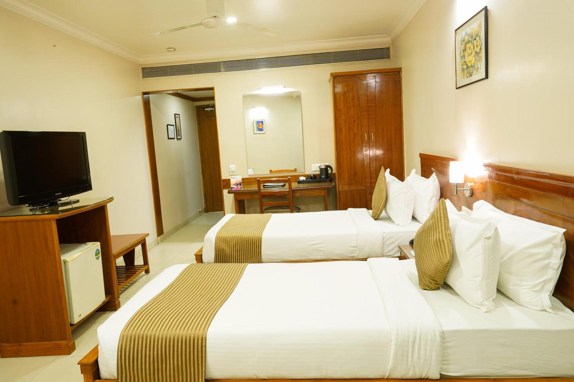 Hotel Mayura Rāipur Kültér fotó