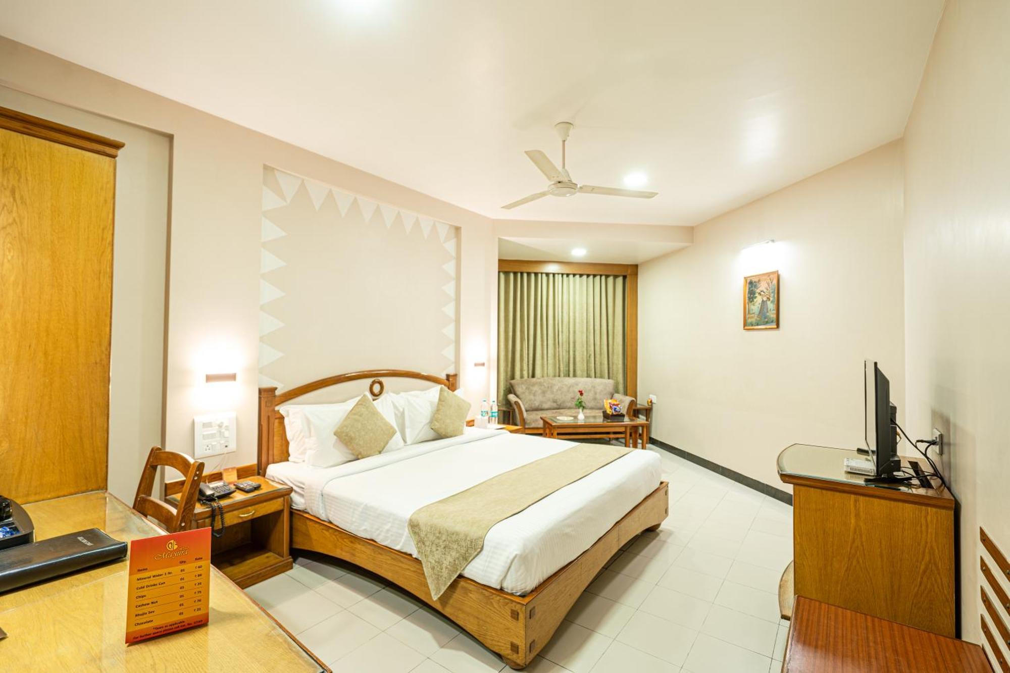 Hotel Mayura Rāipur Kültér fotó
