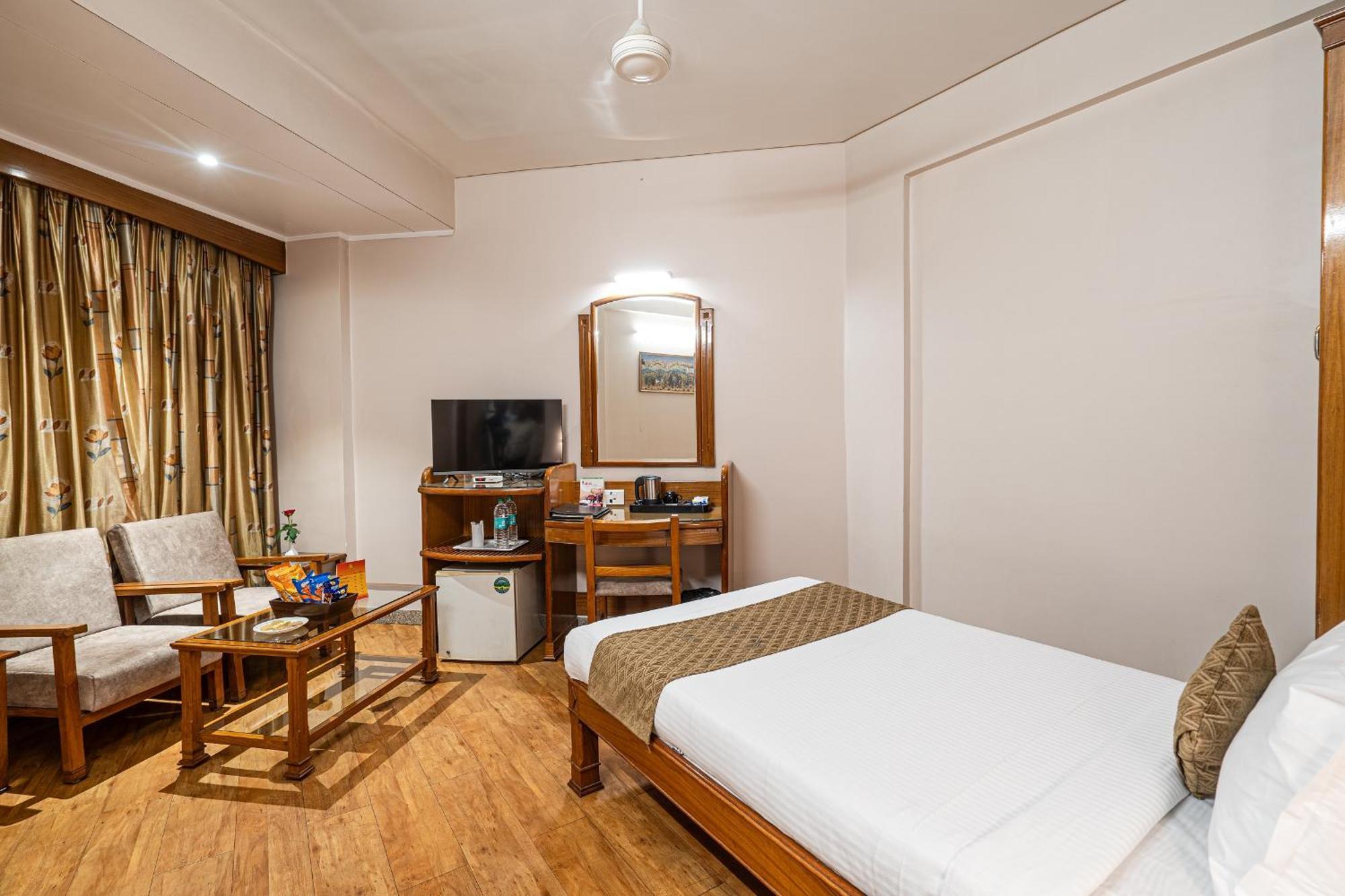 Hotel Mayura Rāipur Kültér fotó